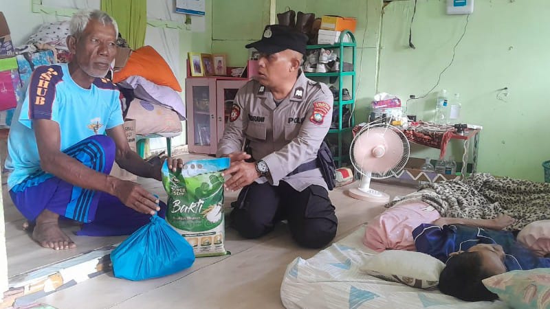 Polsek Bulang Peduli, Kunjungi Lansia Sakit Menahun di Pulau Buluh
