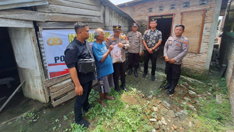 Polsek Datuk Bandar Jenguk Lansia Kurang Mampu, Wujudkan Kepedulian Lewat Program Minggu Kasih