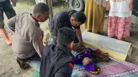 FOTO KLIK_Tembus Medan Ekstrem, Polres Aceh Tengah Sigap Tangani Bayi Sakit Pascabencana Tembus Medan Ekstrem, Polres Aceh Tengah Sigap Tangani Bayi Sakit Pascabencana