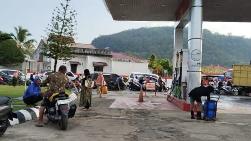 Kelangkaan BBM Tekan Pendapatan Sopir Angkot di Tapteng
