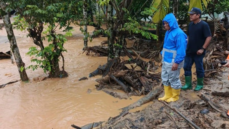 Warga Tukka Panik Banjir Susulan, Bupati Tapteng Tinjau Normalisasi Sungai