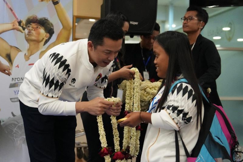 Wamenpora Taufik Hidayat Sambut Kepulangan Kontingen Indonesia Usai ASEAN Para Games 2025 Thailand