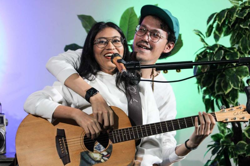 Endah N Rhesa: Perjalanan Duo Folk Legendaris Indonesia dari Indie hingga Ikon Musik Alternatif