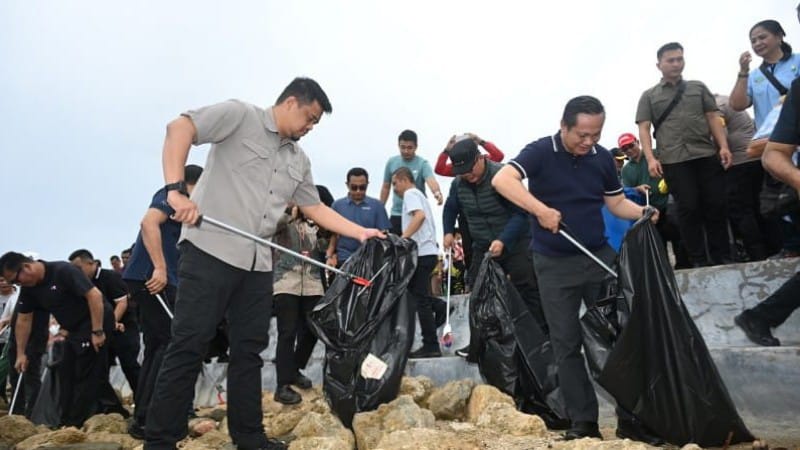 Bobby Nasution Gaungkan Gerakan ASRI di Pantai Sorake Nias Selatan