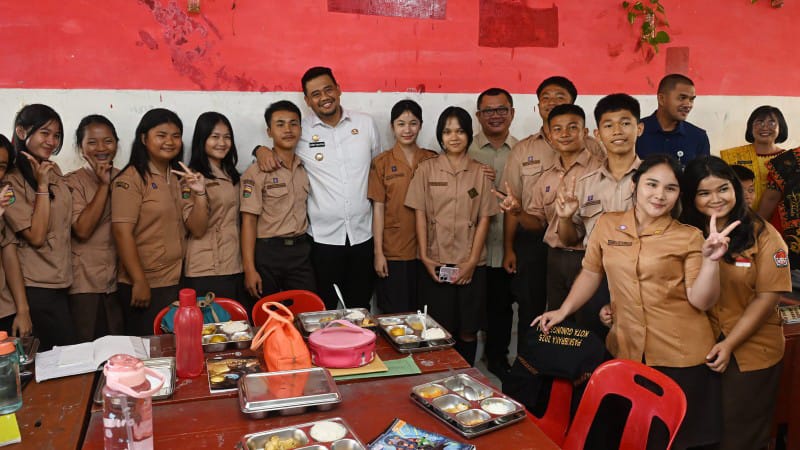 Bobby Tinjau MBG di SMA 1 Gunungsitoli, Pastikan Tepat Sasaran