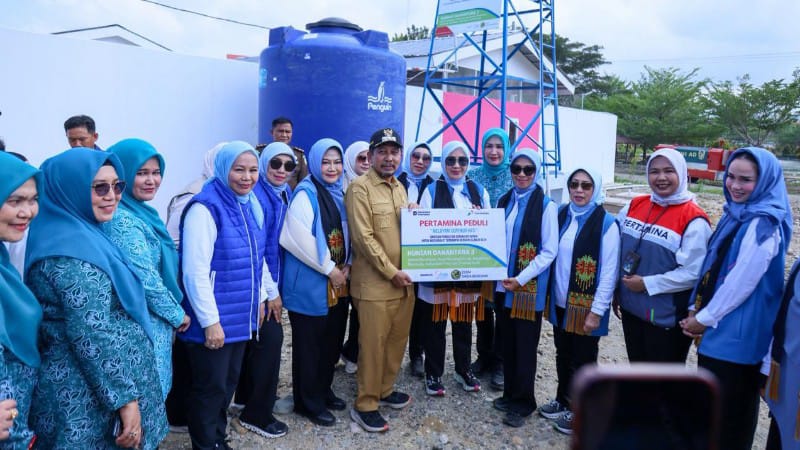 Ketua TP PKK Aceh Dampingi Seruni Salurkan Bantuan untuk Warga Terdampak Bencana di Pidie Jaya