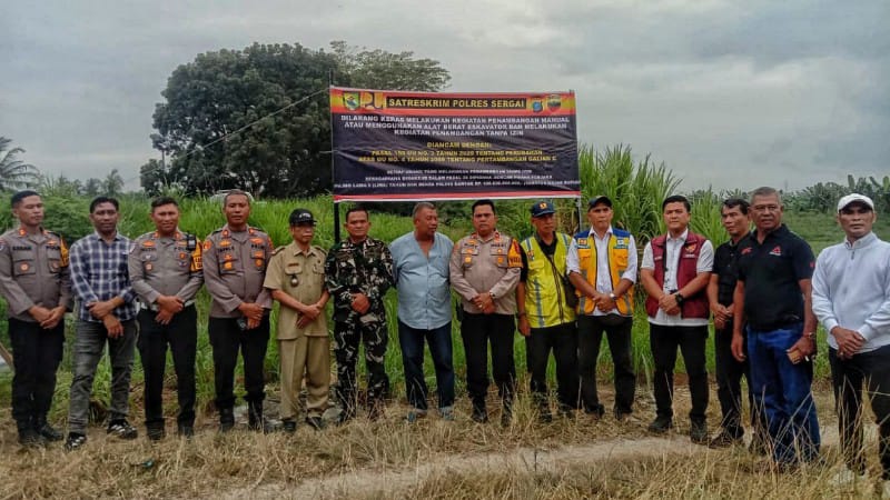 Polres Sergai Pasang Spanduk Larangan Galian C di Bantaran Sungai Ular