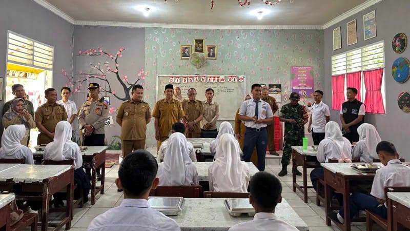 SMPN 2 Silau Laut Sukses Gelar Program Makan Bergizi Gratis