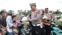 Satlantas Polres Sergai Bagi 100 Takjil, Edukasi Tertib Lalu Lintas
