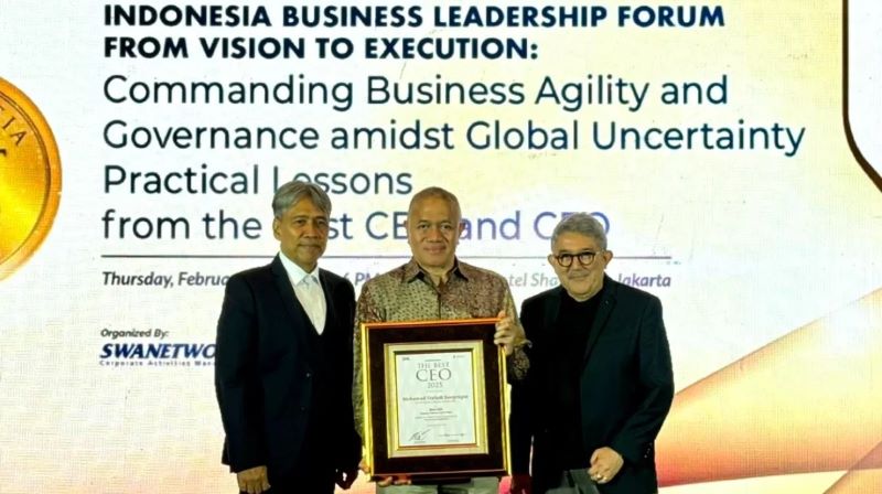 Presdir JNE Mohamad Feriadi Soeprapto Raih Penghargaan Indonesia Best CEO 2025