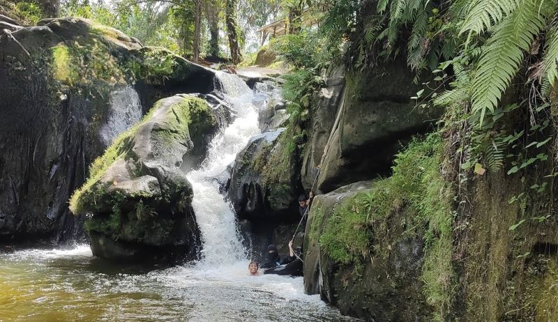 Aek Sordang: Surga Tersembunyi dengan Air Jernih dan Air Terjun Alami Favorit Akhir Pekan