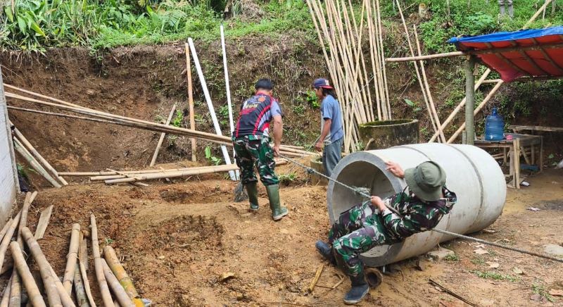 Bata dan Bakti Prajurit: MCK Dibangun, Harapan Warga Pun Bertumbuh