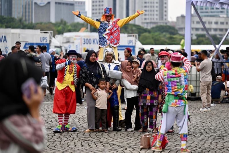 Bazar Rakyat Monas Diserbu Warga, 100 Ribu Kupon Belanja dan 300 Ribu Makanan Gratis Disalurkan