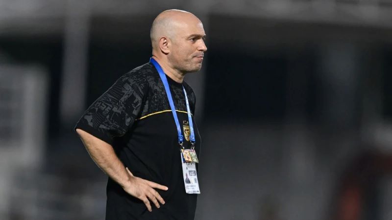 Bernardo Tavares Benahi Lini Belakang Persebaya Usai Kekalahan Telak dari Borneo FC