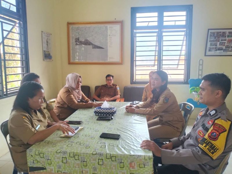 Bhabinkamtibmas Polsek Padang Hilir Cooling System di Kantor Lurah Bagelen, Warga Diimbau Tak Panik Beli BBM