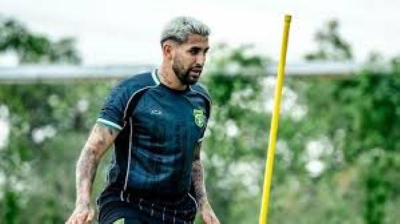 Bruno Paraiba Belum 100 Persen, Persebaya Surabaya Pilih Main Aman Jelang BRI Super League