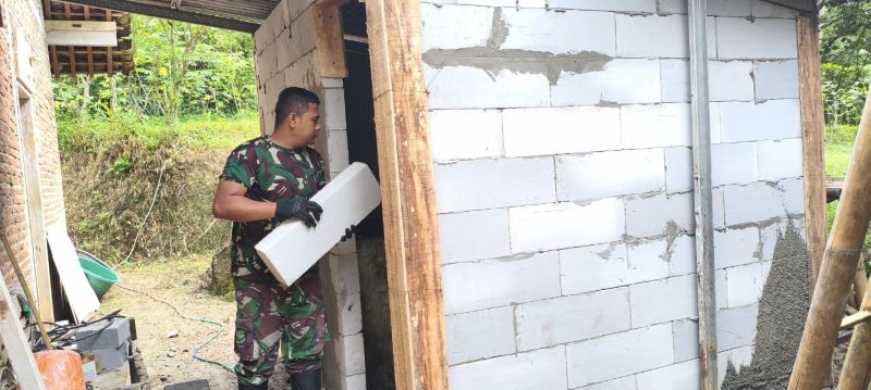 Di Atas Pundak Ikhlas, Herbel-Herbel Harapan untuk MCK Layak