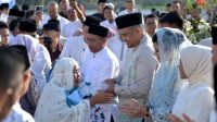 Bobby Nasution Salat Idulfitri di Sergai, Ribuan Jemaah Padati Masjid Agung