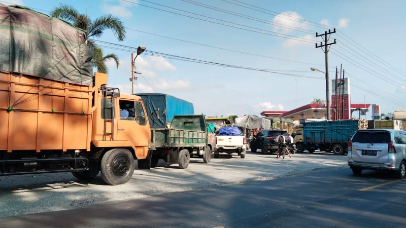 Cemas BBM Akan Langka akibat Konflik Timur Tengah, Warga Sergai Antre di SPBU