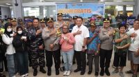 FOTO KLIK_Polda Kepri Bagikan 186 Tiket Mudik Gratis ke Tanjung Pinang Polda Kepri Bagikan 186 Tiket Mudik Gratis ke Tanjung Pinang