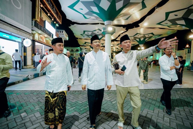 Gus Ipul Nikmati Malam Lebaran di Payung Madinah Pasuruan, Soroti Kemajuan Kota