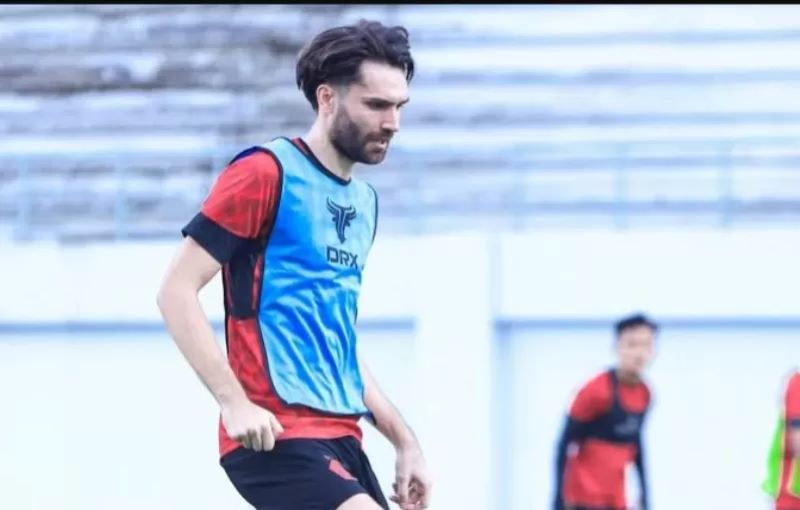 Jon Toral Bersinar di Persik Kediri