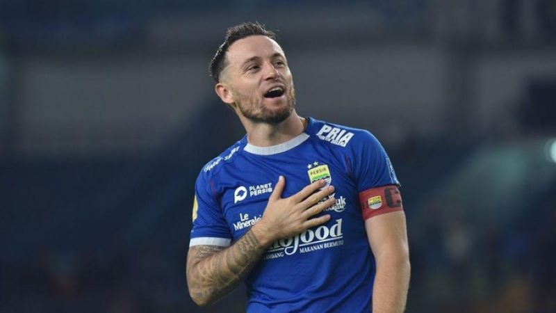 Persib Bandung Gagal Amankan Kemenangan di Surabaya, Marc Klok: “Kita Lepas Dua Poin”