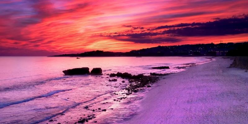 Pesona Pantai Sebayur: Surga Tersembunyi dengan Laut Jernih dan Suasana Damai