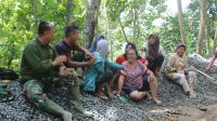 Tawa di Sela Beton, Hangatnya Kebersamaan di Lokasi TMMD