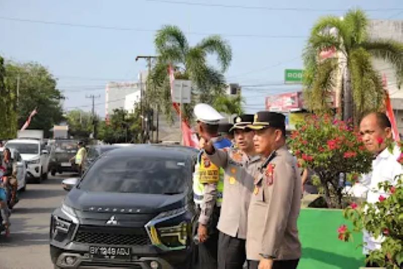 Kapolrestabes Medan Tinjau Pospam Titi Kuning, Pastikan Arus Mudik Aman dan Lancar