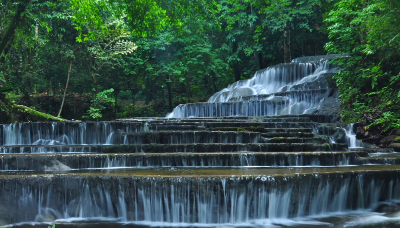 Pesona Air Terjun Semolon di Kalimantan Utara, Wisata Air Panas Alami yang Unik dan Menyegarkan