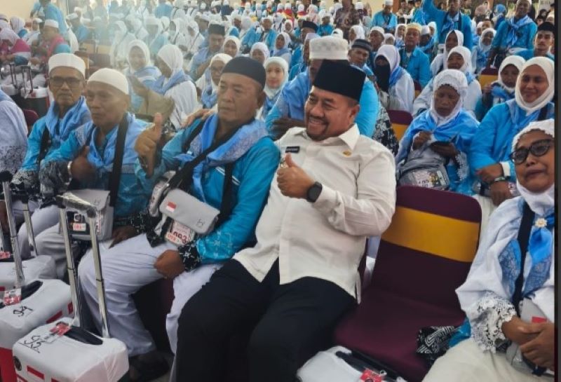 Bupati Batubara Lepas Jamaah Haji Kloter 4 di Medan, Suasana Haru Iringi Keberangkatan ke Tanah Suci