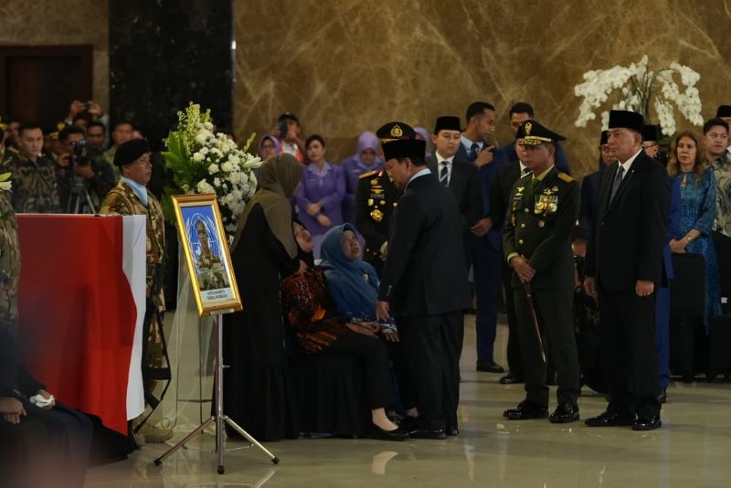 Penghormatan Terakhir Prajurit TNI Gugur di Lebanon, Presiden Prabowo dan Menhan Sjafrie Pimpin Prosesi di Soekarno-Hatta