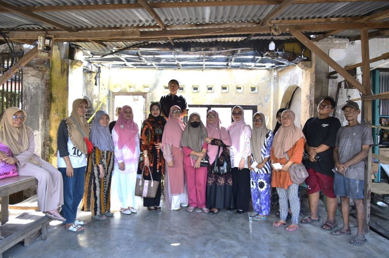 Ikatan Keluarga DPRD Kota Medan Salurkan Bantuan untuk Korban Kebakaran Pasar Pekong Labuhan