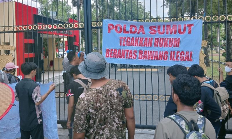 Puluhan Petani Bawang Karo Unjuk Rasa di Mapolda Sumut