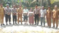 Polsek Teluk Mengkudu Salurkan Bantuan Korban Kebakaran di Desa Bogak Besar