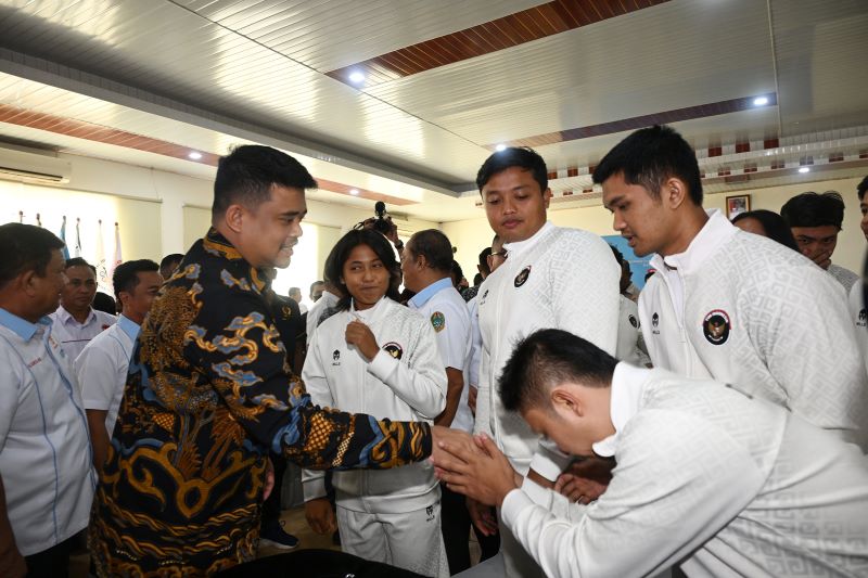 Serahkan Tali Asih Peraih Medali SEA Games, Gubernur Sumut Sebut Atlet Berprestasi Titik Awal Indonesia Emas 2045