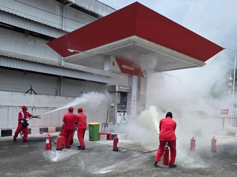 Pertamina Patra Niaga Regional Sumbagut Perkuat Kesiapsiagaan Penanganan Kebakaran SPBU melalui Simulasi Penanggulangan Keadaan Darurat (PKD) di Padang
