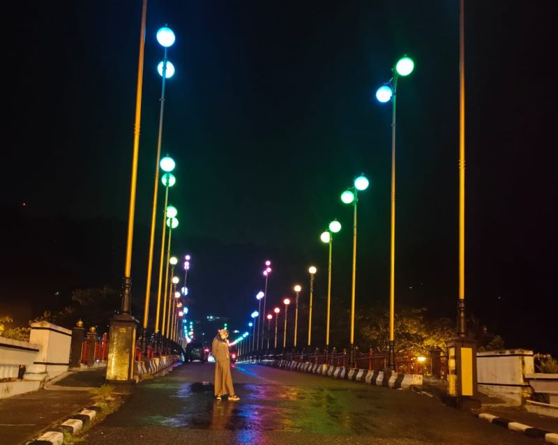Jembatan Siti Nurbaya Padang: Landmark Ikonik yang Tawarkan Panorama Sungai Batang Arau dan Kuliner Malam