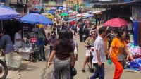 PKL Kembali Kuasai Badan Jalan di Pusat Pasar Berastagi, Wajah Kota Wisata Karo Kian Semrawut