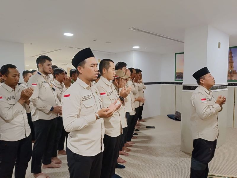 Haru di Madinah, Petugas Haji Pimpin Salat Ghaib untuk Istri Tercinta yang Wafat di Tanah Air