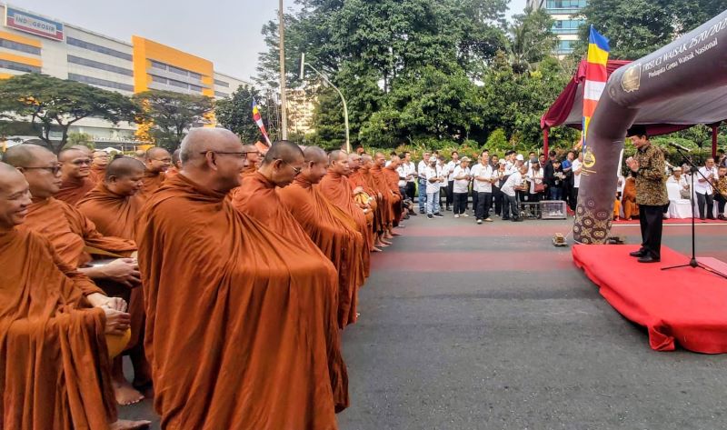 Pindapata Nasional Waisak 2026 di Jakarta Dihadiri 10 Ribu Umat, Menag: Ajarkan Cinta, Kebajikan dan Kepedulian Lingkungan