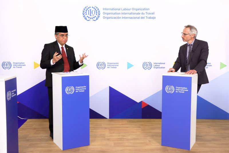 Menaker Yassierli di ILC 114: Perempuan Harus Menjadi Penggerak Utama Transformasi Dunia Kerja