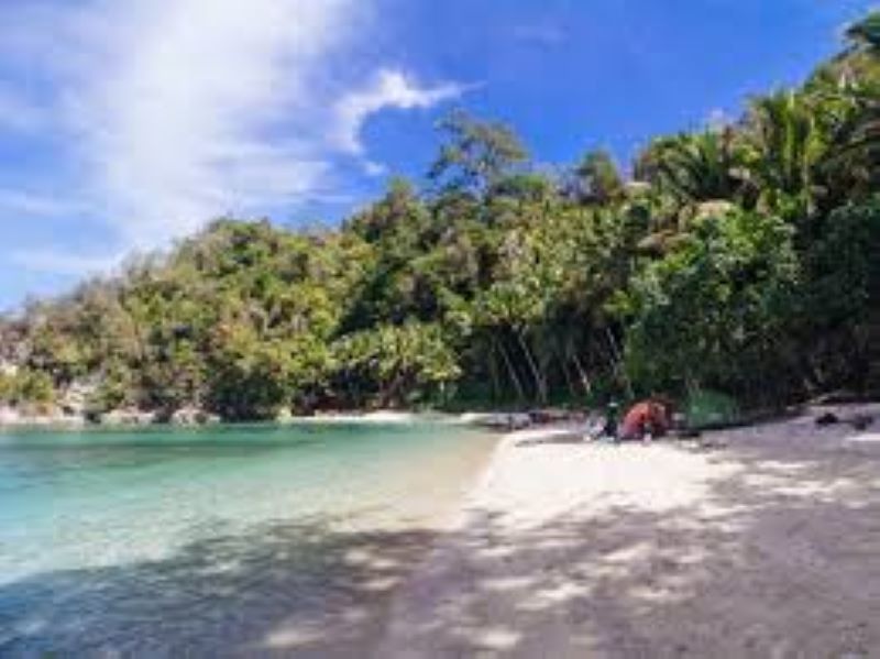 Pantai Labuana Sulawesi Tenggara, Surga Tersembunyi dengan Pasir Putih dan Laut Biru yang Memikat