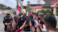 Warga Nias Gelar Aksi di Polda Sumut, Desak Kapolda Evaluasi dan Copot Kapolres Nias