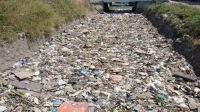 096f0df5-ca09-47c8-aef6-fbe5c2a4b2f4 Tumpukan Sampah Penuhi Sungai Istana Perbaungan, Warga Khawatir Picu Banjir Saat Musim Hujan