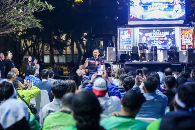 Keseruan AHY Nobar Semifinal Piala Dunia Spanyol Vs Prancis Bersama Ratusan Driver Ojol