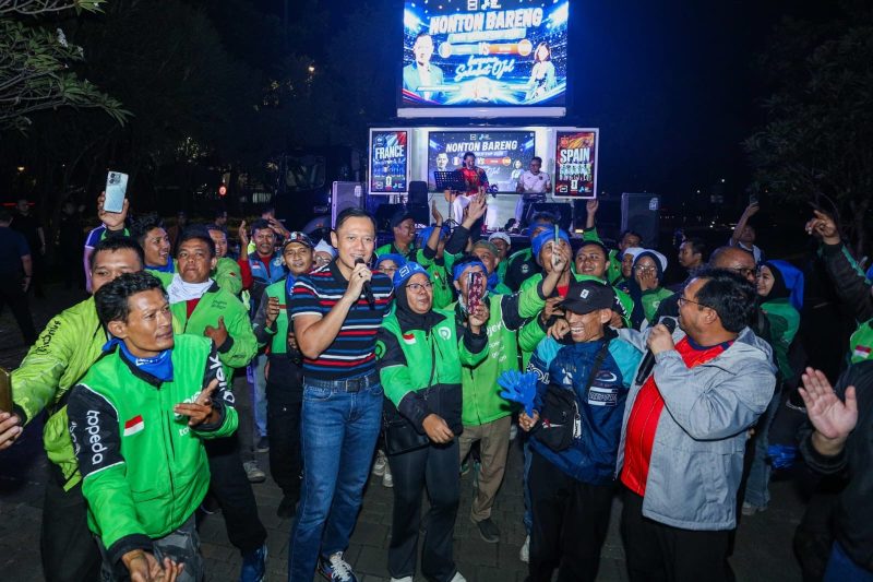 Nobar Semifinal Piala Dunia Bersama Sahabat Ojol, AHY: Terima Kasih untuk Para Pejuang Nafkah