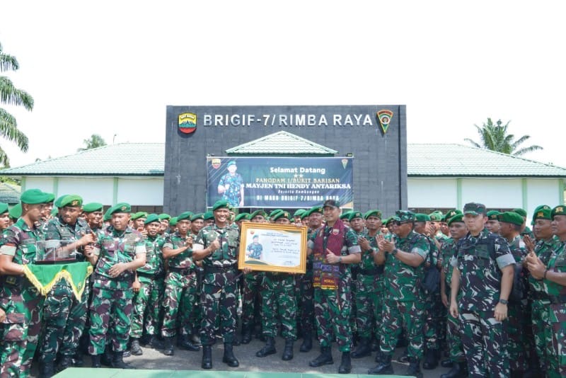 Pangdam I/BB Kunjungi Brigif 7/Rimba Raya, Tekankan Prajurit Selalu Bersyukur, Disiplin, dan Bijak Bermedia Sosial