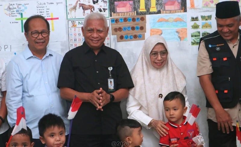 Wagubsu didampingi Wakil Walikota Gunungsitoli, Martinus Lase, SH (kliksumut.com/ist)